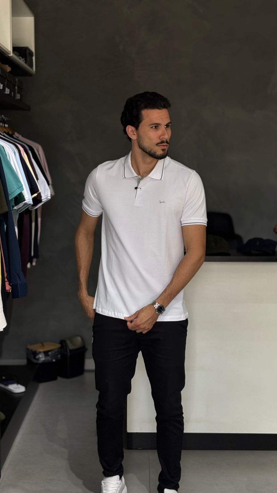 Camisa Polo Masculina Branca com Detalhes em Preto
